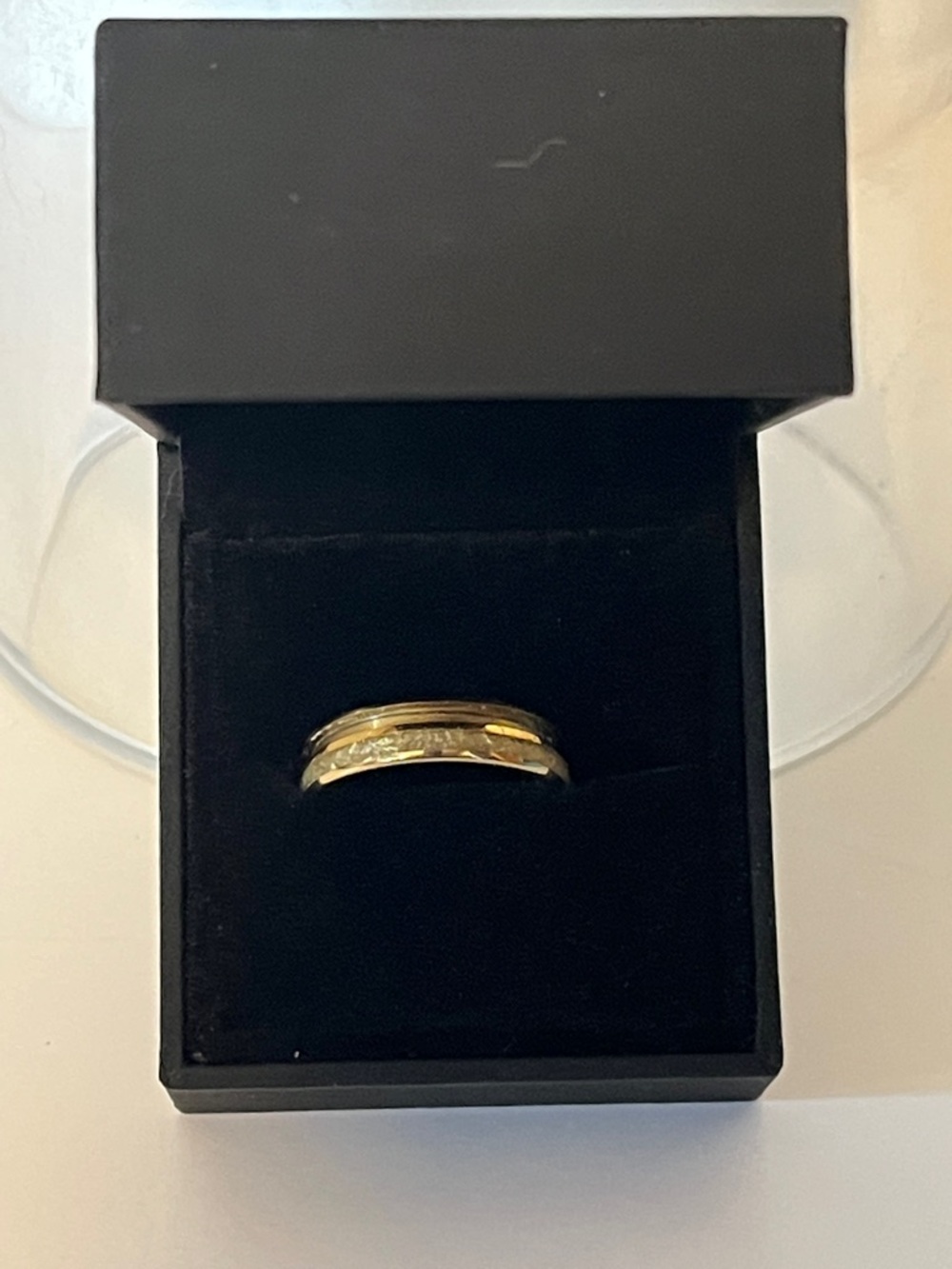 Men's Hammered Gold Wedding Band - Classic Comfort Fit